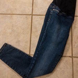 Medium wash maternity skinny jeans